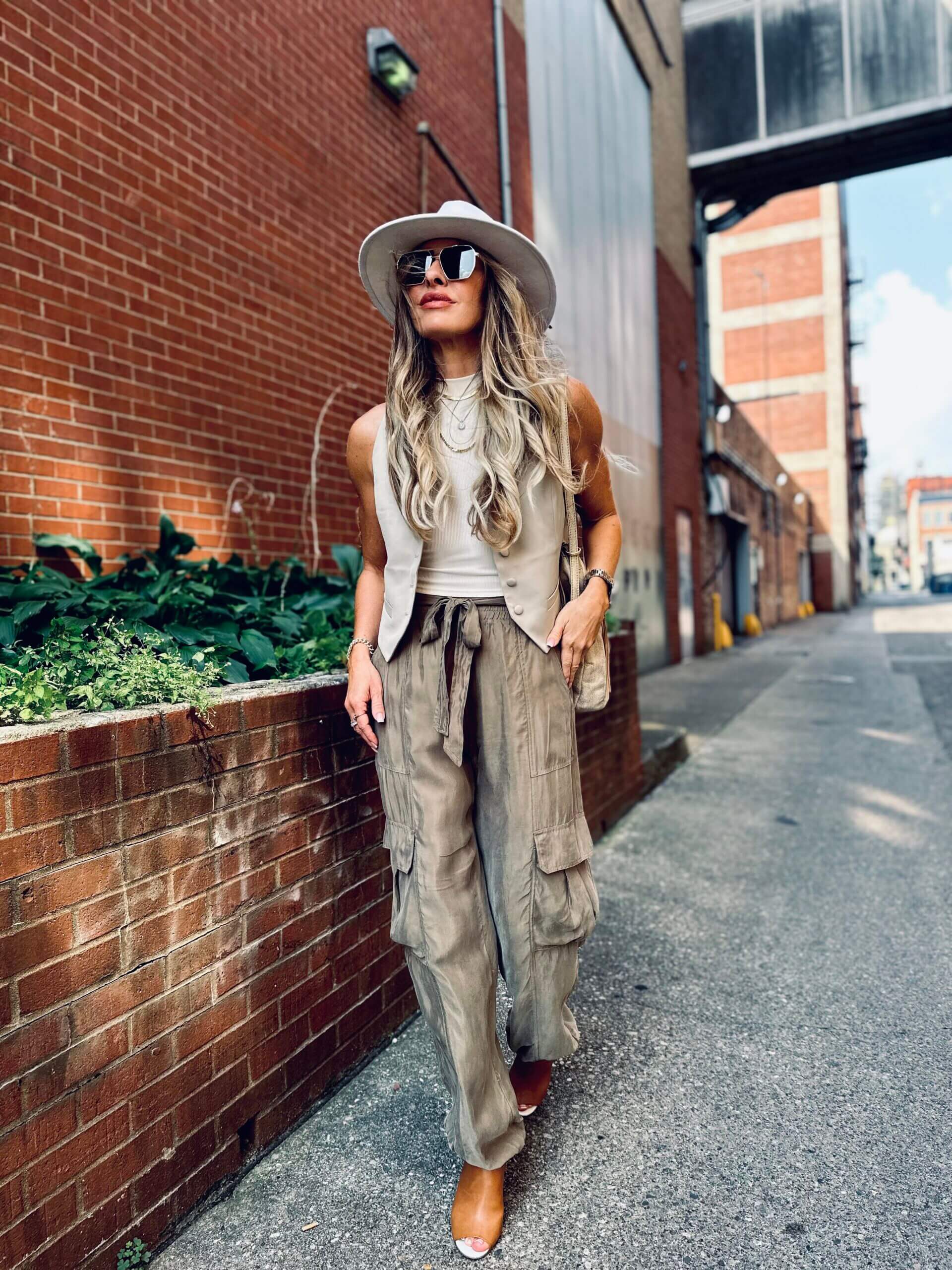 Alternatively Dressing Top 10 Transitional Dressing Tips for Fall - Delightfully Deligne